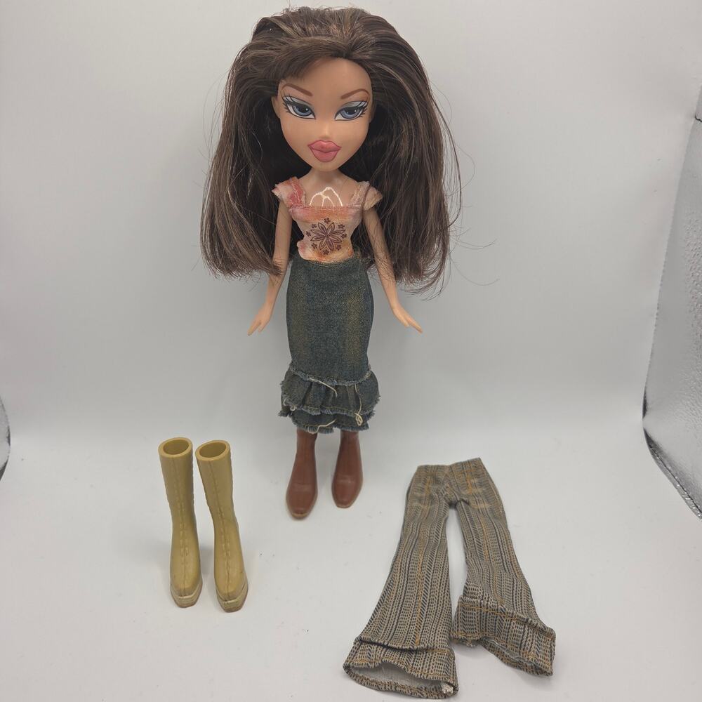 Vintage 2003 Bratz Style It Dana Doll with Original Clothes & Boots